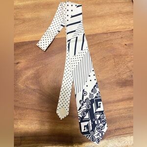 Versace Cream and Black Patterned Tie